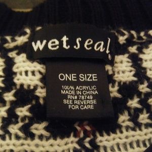 Sweater worn once too big really nice !!